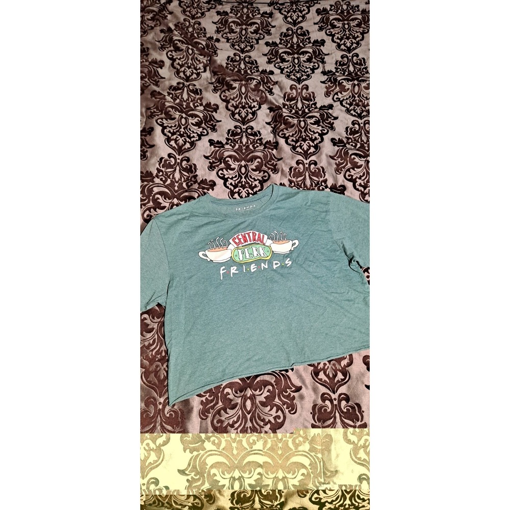 FRIENDS Womens Size XLarge Short Sleeve Central Perk Cropped Tee T‎  Shirt Top